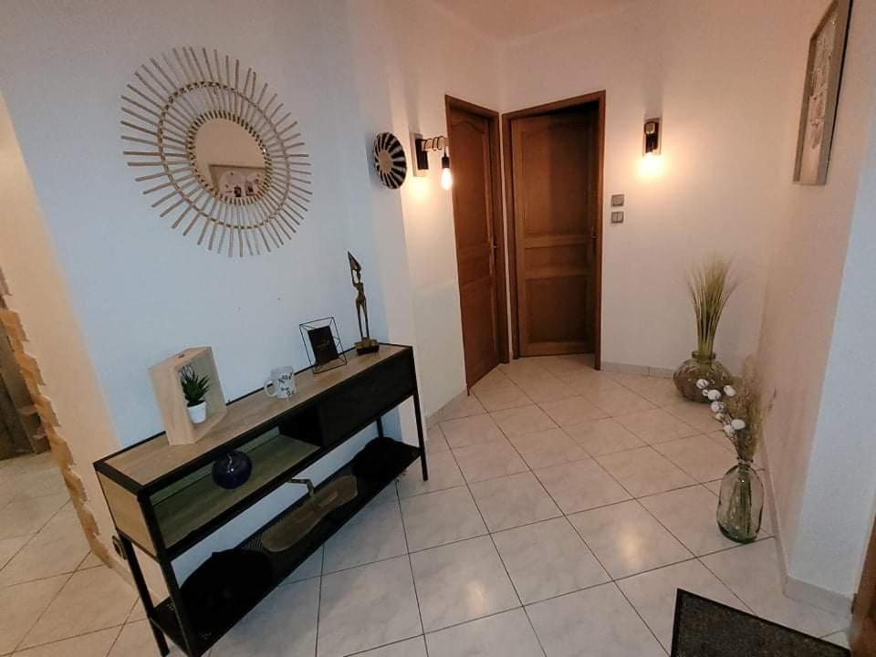 בורז'ה Appartement Cosy Style Industriel מראה חיצוני תמונה